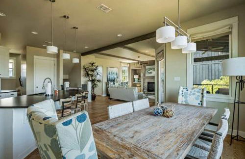 Lake Travis Retreat - 5BR with BBQ & Pickleball - Foto 16