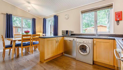 Churchill Lodge - Photo 2