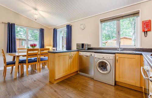 Churchill Lodge - Photo 2