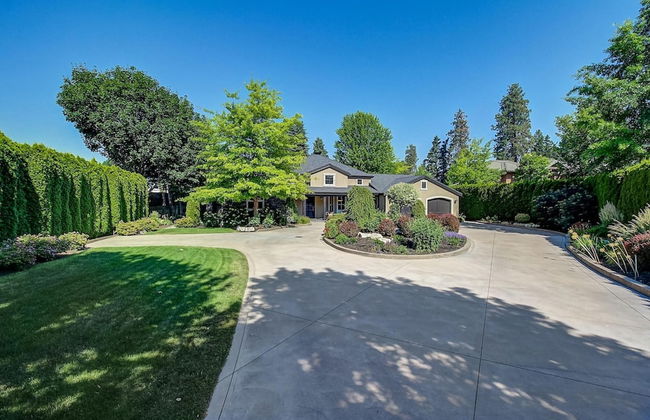 Private Luxury Oasis w Pool HT Parking - Photo 10