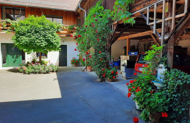 Loft-like Apartment With Swimming Pond - Photo 26