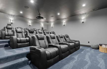 Blue Heron & Gray Fox by Avantstay 2 Lakefront Homes, Sleeps 44 Pool, Dock, Theater - Foto 20