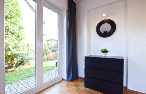 Tolstov Apartments - 1 , 3 and 4 Room Apartments - 20 min Messe DUS & Airport DUS - Foto 26