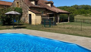 Peaceful, comfortable retreat with pool - Foto 1