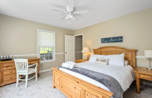 Family and Pet Friendly Retreat with Sauna, Firepit, Pond Views Near Route 151 Wineries - Foto 8