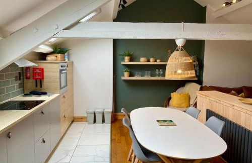 Stylish & Spacious Town Centre Duplex Apartment - Photo 7