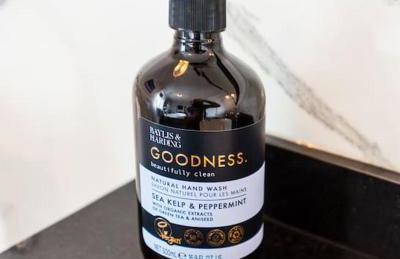 Beachside period family home. 5 BR spacious, comfortable. - Photo 29