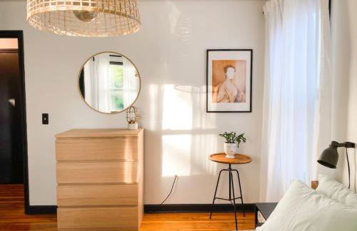 Mid-Century Modern Home Near Downtown with Free Parking - Foto 18