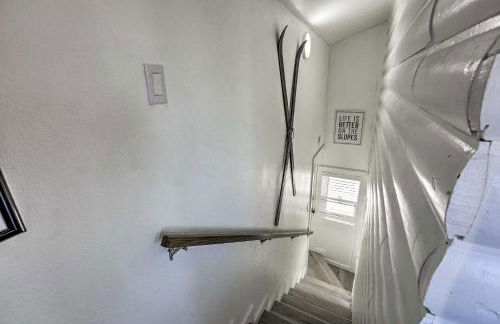 Walk to Lake Tahoe Cozy Zephyr Cove Cabin! - Foto 13