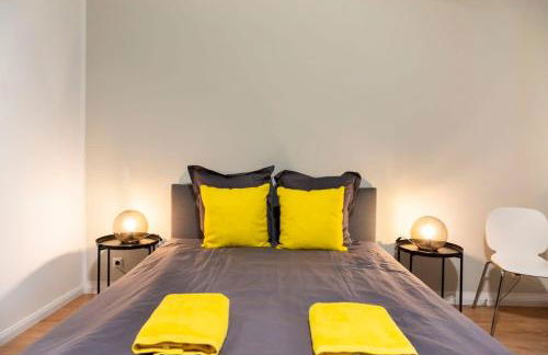 SPACIOUS Two BR plus AC plus SelfCheckIn - Foto 3