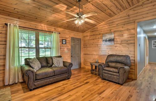 Quiet and Cozy Omaha Cabin about 20 Mi to Branson! - Foto 4