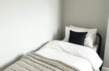 Large 5-Bedroom House in Salford-Free Parking-Sleeps 10 - Foto 5