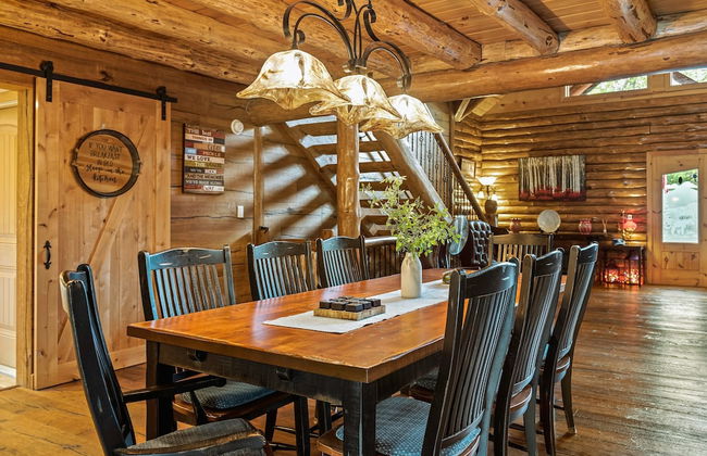 The Bigwood Cabin by Avantstay Hot Tub Firepit Pool Table Private Yard - Photo 20