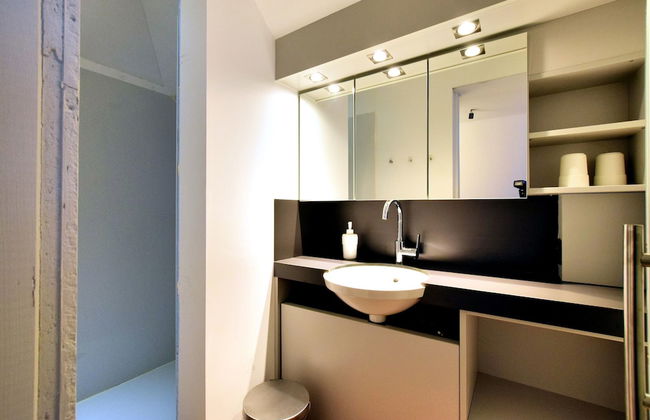 Studio in Former Coach House - Photo 9