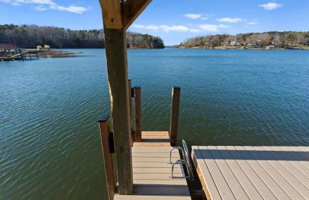 Pleasant Cove Waterfront Getaway With Fire Pit, Deck, and Lake Views - Foto 4