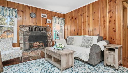 Oak Nesting - Great chalet style cabin at the end of the street with rustic stone gas log fireplace! - Foto 4