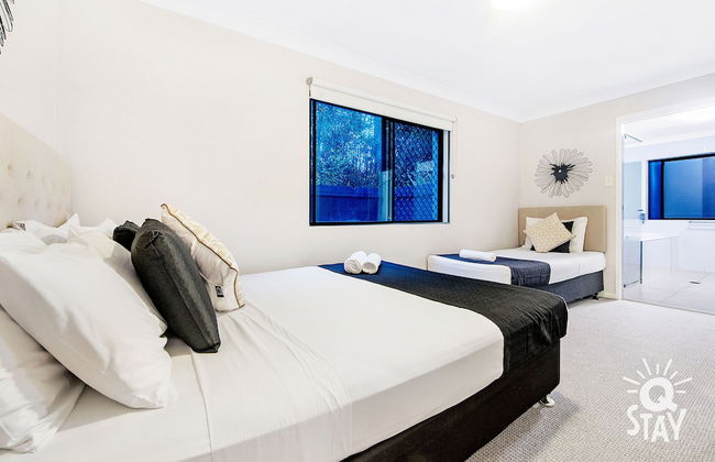 Sardinia 7 Bedroom Waterfront House - Q Stay - Foto 1