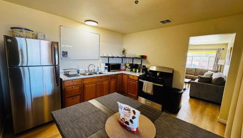 Free Chick-Fil-A & Starbucks! 502 Hideaway! - Foto 3