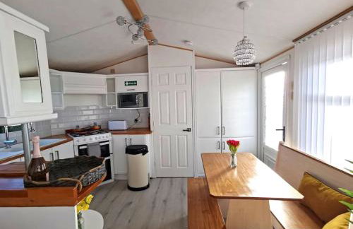 Lakes and woodlands hiking Overstone Holiday Park - Foto 17