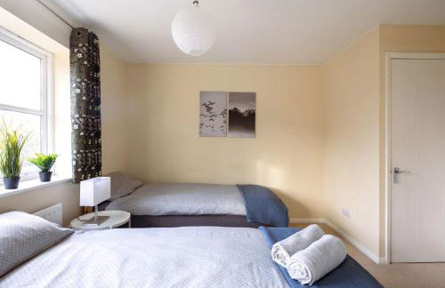 Guildford Townhouse with Parking - Foto 13