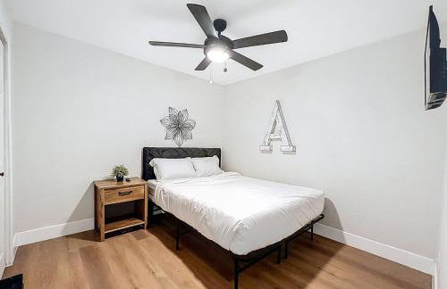 Newly Renovated | Minutes to Riverwalk & Beaches | Tampa Heights - Foto 9