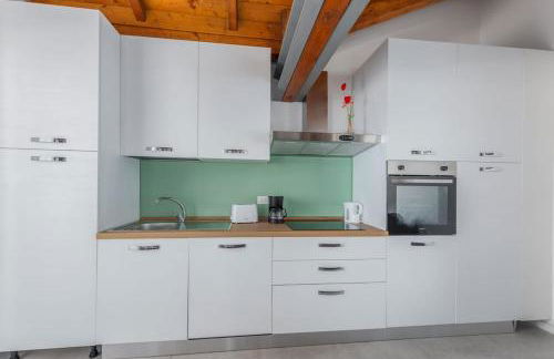 Homey Grandeur - Spacious Stay with Terrace & Wi-Fi - Foto 4