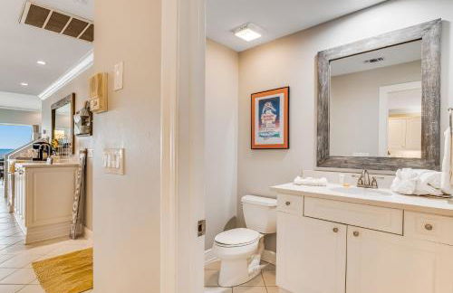 Dog-friendly beachfront dream with a wet bar & two furnished balconies - Foto 22