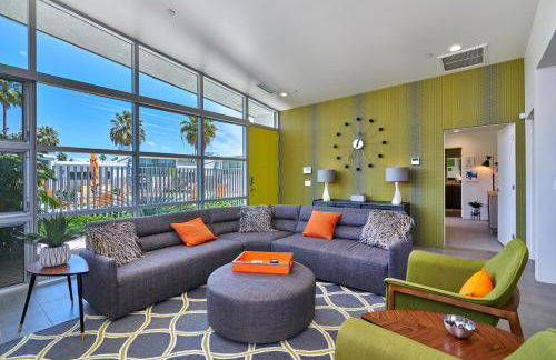 Sophia Oasis Luxe 2BR Condo with Mountain Views - Photo 8