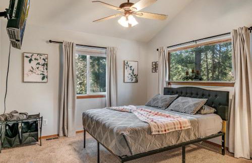 Deer-Friendly Cabin with Mountain Views and Fire Pit - Foto 23