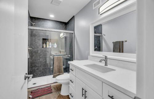 Sunny Simi Valley Valley 4BR 3BR LTR Modern Home Dedicated Work Place High Speed internet - Foto 6