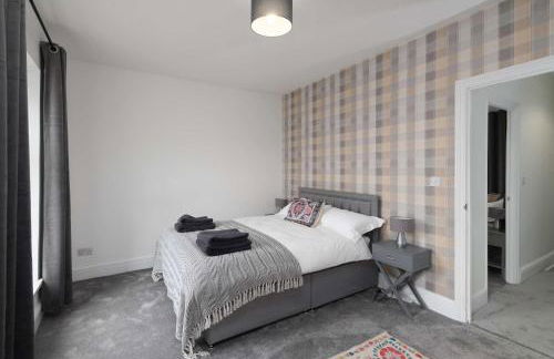 Spacious 3BR Home w Terrace - Ideal for Groups - Photo 18