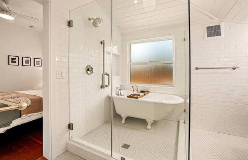 Vine Street Bungalow-Hot Tub, EV, Walk to Town - Photo 27