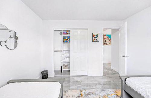 Glamorous Newly Built Pool Home, Tiki Hut, Huge Patio, Air Hockey in Delray Beach Near The Ave! - Foto 25