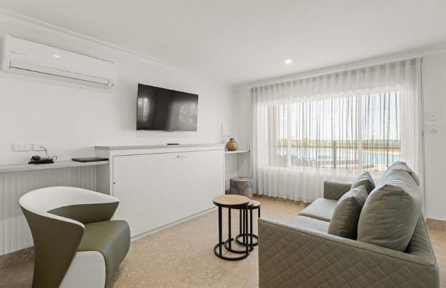 Moonlight Bay Suites - Photo 44