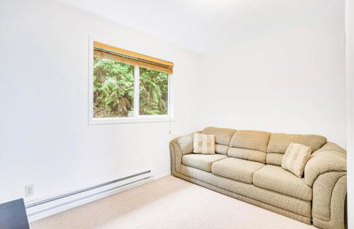 Radar Road Retreat Vacation Rental - Photo 14