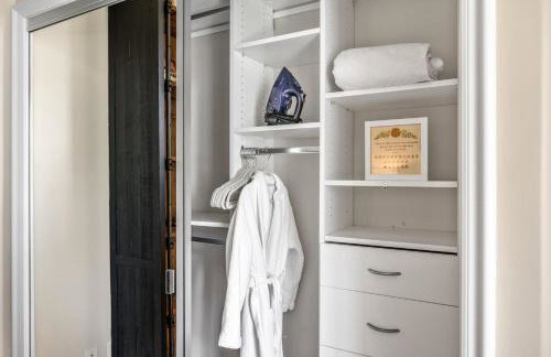 Beach Retreat- Walk to Beach, BBQ, Oceanview Rooftop & Firepit - Foto 22