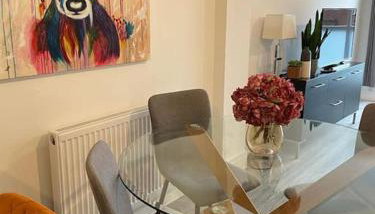 Stunning and Spacious 2bed flat in central Woking - Foto 2