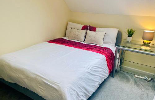 Charming Entire 2-Bedroom House in Milton Keynes - Photo 11