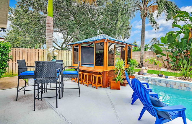 Urban Oasis W/hot Tub, Heated Pool And Private Movie Theater 2 Bedroom Home by RedAwning - Foto 27