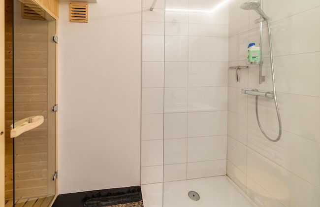 Charming Home With Sauna - Photo 18