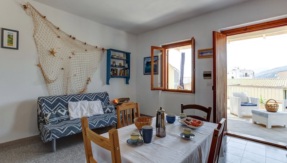 Restful Apartment in Cala Gonone with Balcony near Sea Beach - Foto 1, Imagen principal
