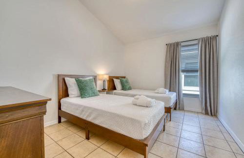 Private Pool Getaway Near Theme Parks - Foto 34