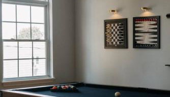 Modern 3BR Near NYC with Pool Table Sleeps 11 - Foto 3, Game Room