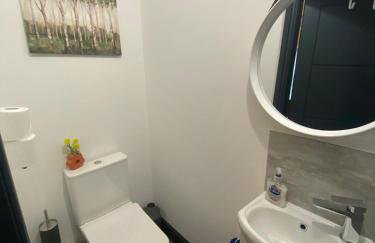 Stylish Home, hosted by ESONGRACE Stays, Stoke-on-Trent - Perfect for Families - Contractors - Holiday makers - Emergency Housing - Professionals, Relocators - Foto 27