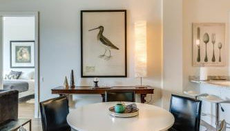 Designer 3BR with Balcony & Elevator on Clark! apts - Photo 4