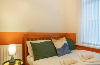 3 Bed-Free Parking-Close to City-by Holiday Homes - Foto 8