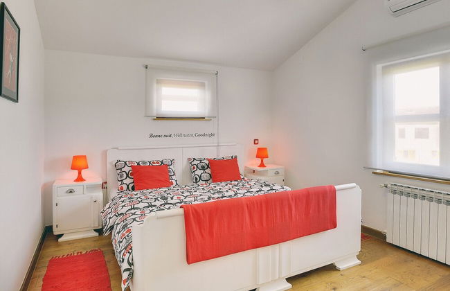 Modern Holiday Home With Pool in Marcana - Foto 2