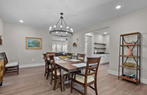 Bright Urban Comfort | JZ Vacation Rentals - Foto 23