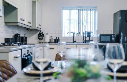 NEW!- GORTON PLACE By Greenstay Serviced Accommodation - 4 Bed 3 Bath House In Manchester - FREE Parking - FAST 250 Mbps Wi-Fi - Ideal for Contractors, Business Travellers & Relocations - Close to City Centre, Airport, Etihad Stadium - LONG STAYS WELCOME - Foto 28