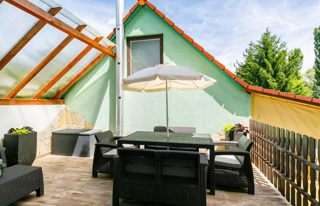 3 bedroom Apartment in Balatonlelle with garden and terrace - Photo 17